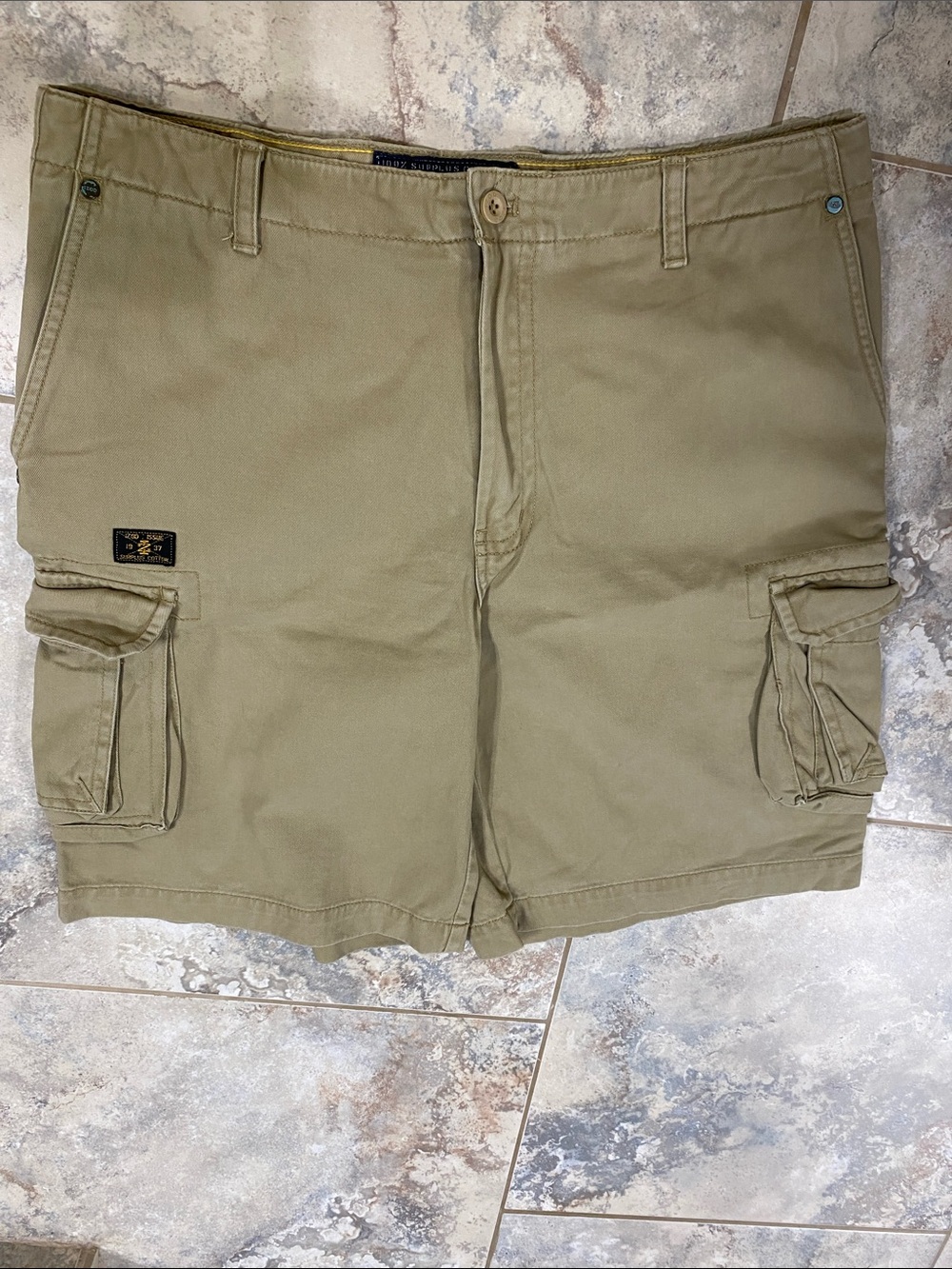 Izod Men's Khaki Cargo Shorts with Multi-Pocket Design